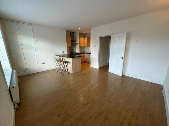 3 bed Apartment for sale Image 4
