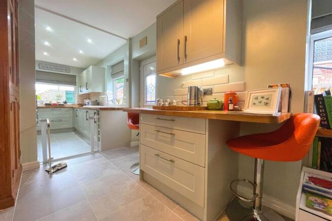 Kitchen/Breakfast Ro