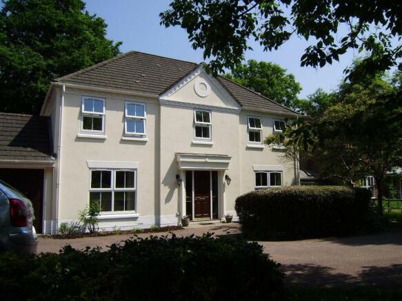 12 Stile Gardens main pic 3.jpg