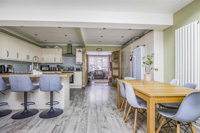 99 Kings Road, Hayling Island-PorticoMarketing-Ard
