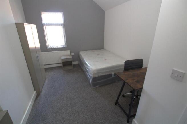 5 bed Terraced to rent Image 7