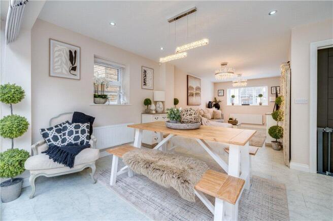 4 bed Detached for sale Image 8