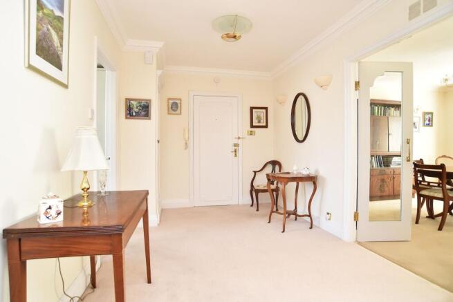 3 bed Flat for sale Image 9