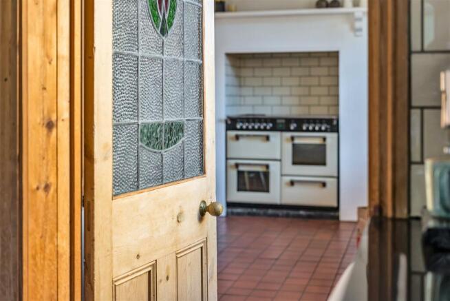 6. KITCHEN.jpg