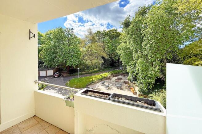 3 bed Flat for sale Image 8