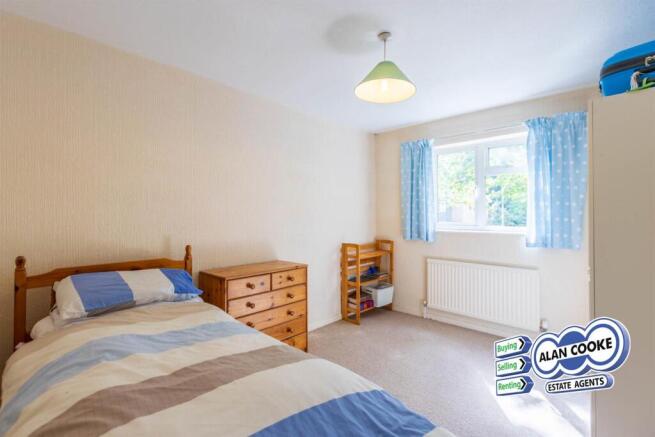 4 bed Detached for sale Image 11