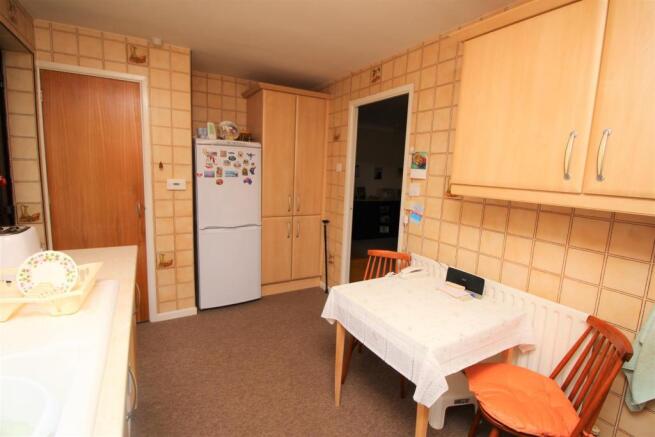 Kitchen 2.JPG