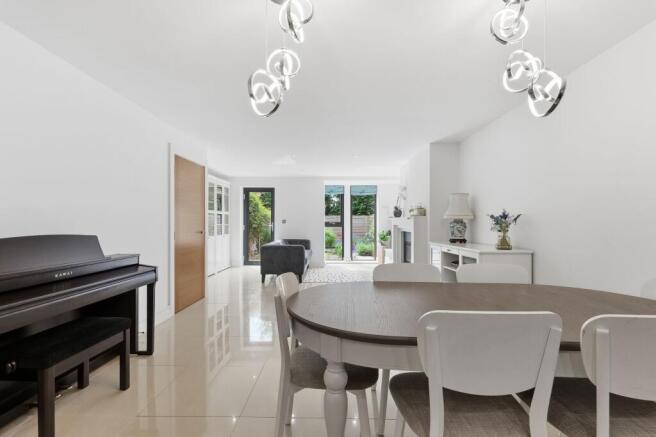 4 bed Terraced for sale Image 9