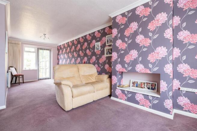 LIVING ROOM 2 .jpg