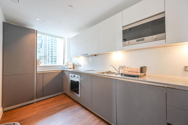 2-bed flat on Canary Wharf, LONDON, E14, £162,500