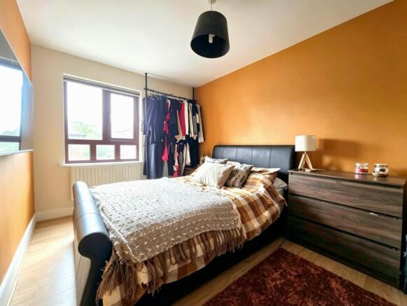 2 bed Flat for sale Image 7