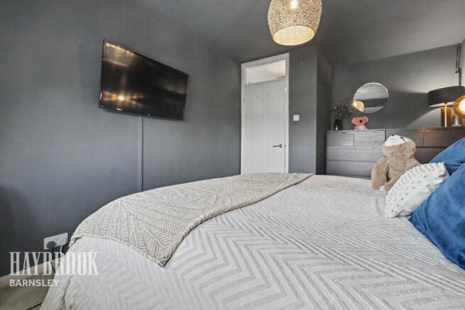 4 bed Semi-Detached for sale Image 11