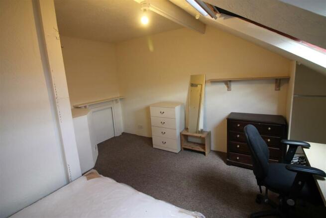 6 bed House to rent Image 12