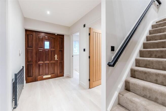 5 bed Detached for sale Image 8
