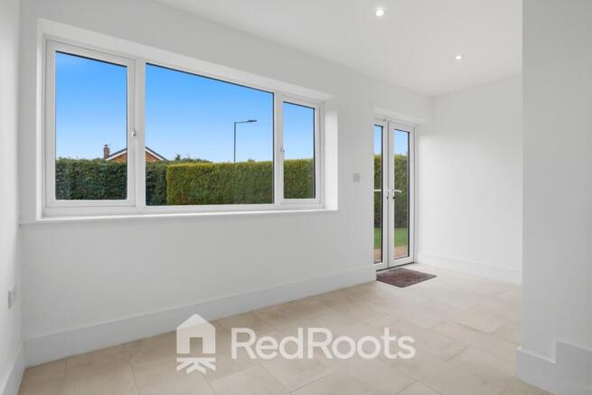 3 bed Semi-Detached for sale Image 6