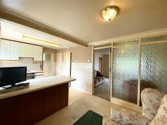 KITCHEN/DINING ROOM