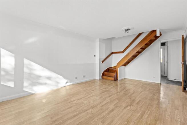 16 Ditchingham Close, HP19 7SA (LOW RES)-4.jpg