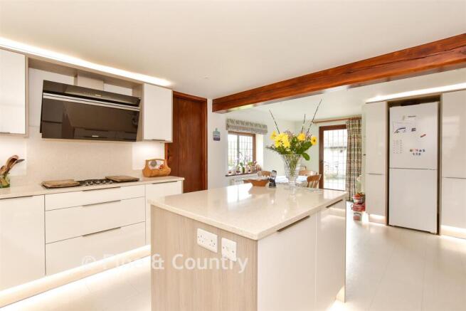 Kitchen/ Breakfast Area