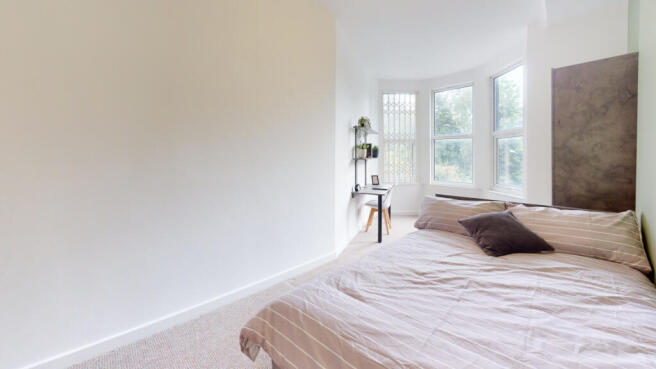 4 bed House to rent Image 5