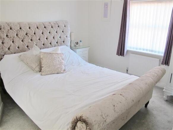 Bedroom (rear)