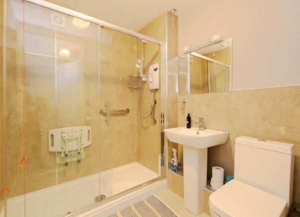 2 bed Apartment for sale Image 6