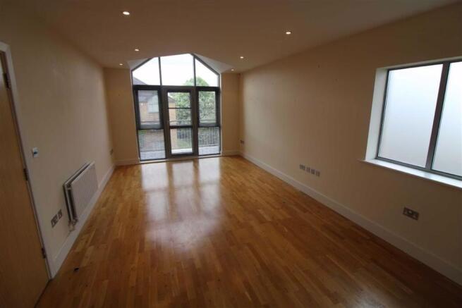 LIVING\DINING AREA