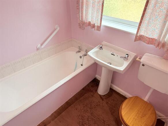 2 bed Semi-Detached Bungalow for sale Image 7