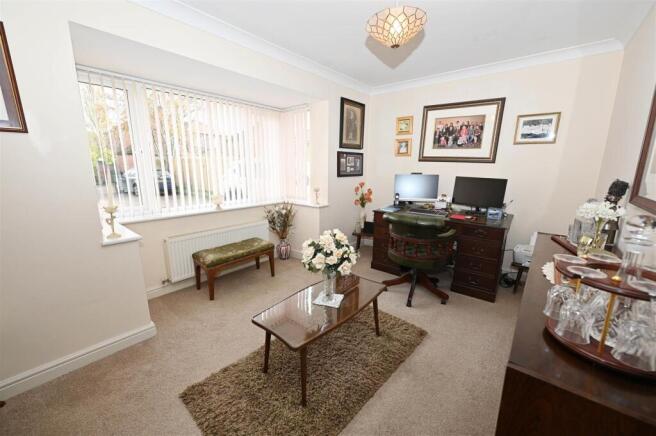 4 bed Detached for sale Image 7