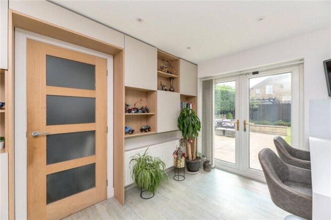 6 bed Detached for sale Image 11