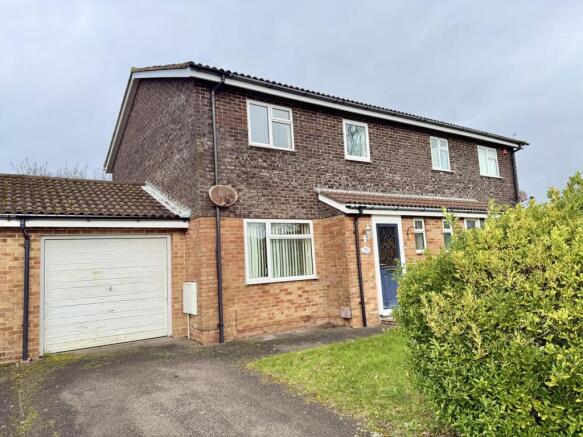 3-bed semi-detached on Bluebell Close, Highcliffe on Sea, £399,950