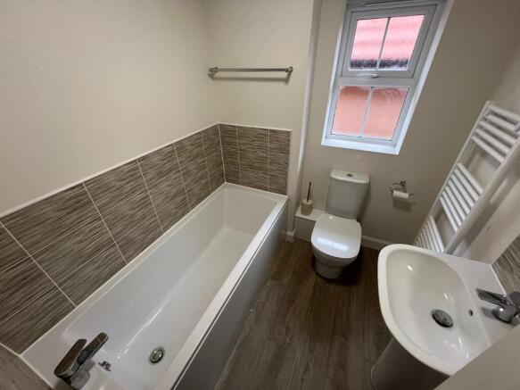3 bed Semi-Detached to rent Image 10