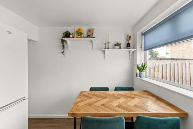 2 bed Terraced to rent Image 8