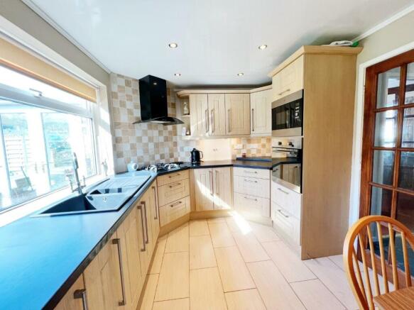Kitchen pic 1.jpg
