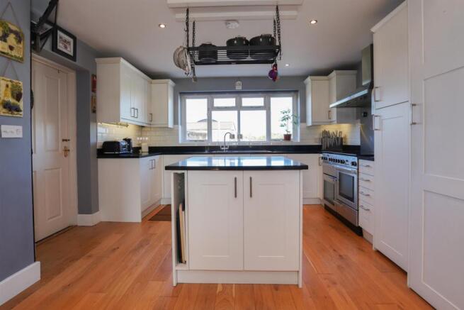 Well Fitted Kitchen