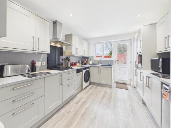 CAM03062G0-PR0229-STILL003