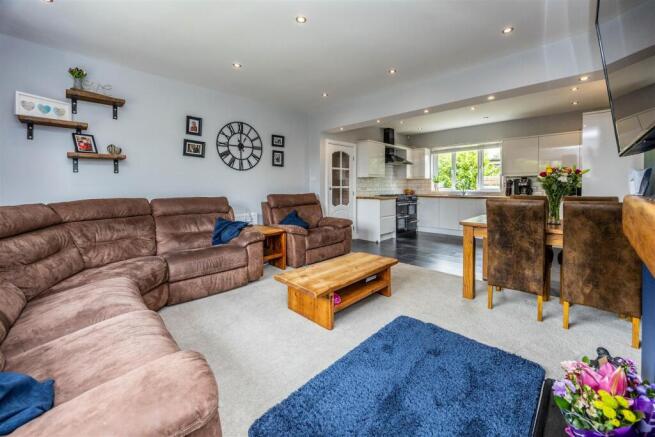 LIVING & DINING KITCHEN