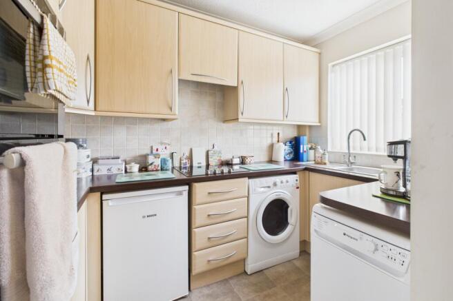 CAM02519G0-PR0350-STILL003