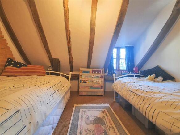 Bed 4.jpg