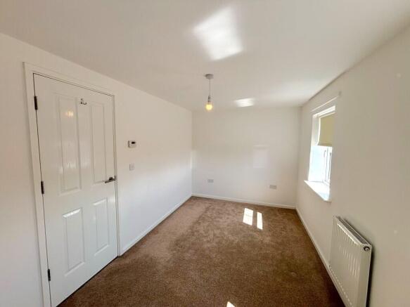 2 bed Terraced to rent Image 8