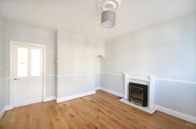 2 bed Semi-Detached to rent Image 5
