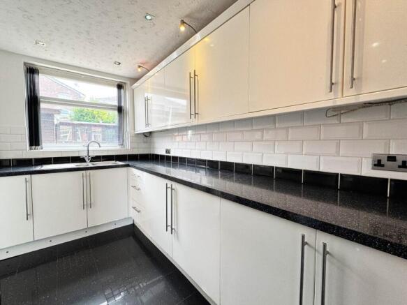 3 bed Semi-Detached for sale Image 9