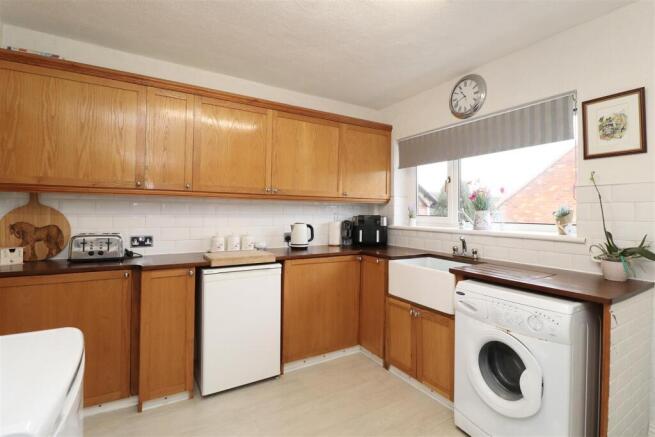 2 bed Flat for sale Image 4