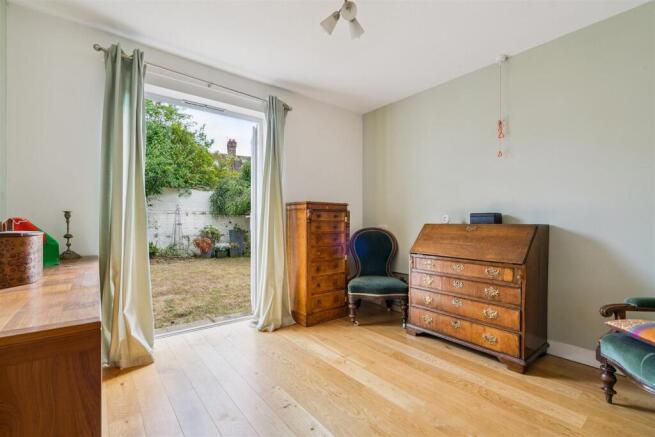 16 Old school close, SW19 3HY bedroom 1.jpg
