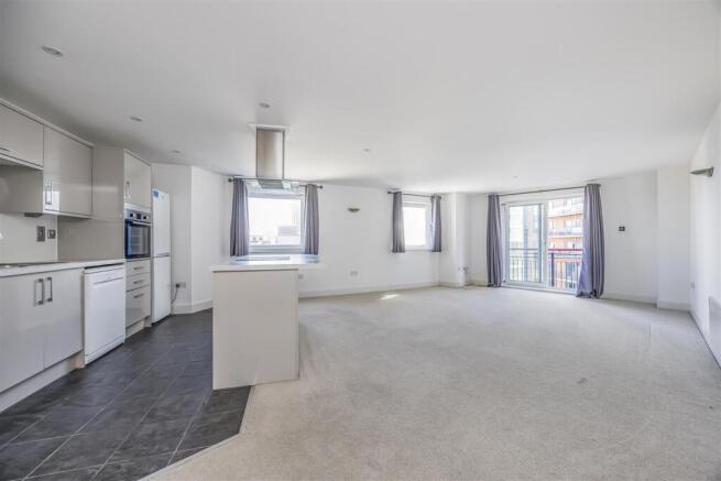 19 Centurion Court, Gunwharf Quays, Portsmouth-Por