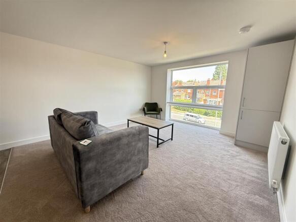 2 bed Apartment to rent Image 4
