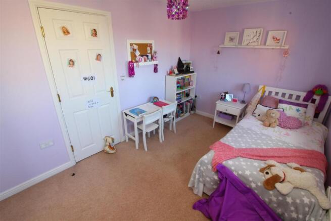 17 Bed 2.JPG