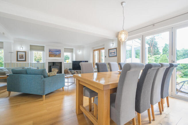 Lounge / Dining R...