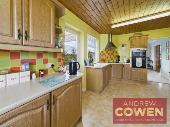 5 bed House for sale Image 7