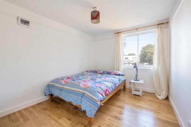 Tenbury Close, E7