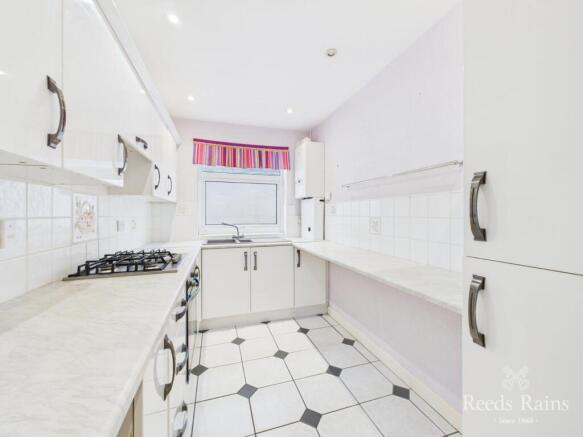 2 bed Apartment for sale Image 4